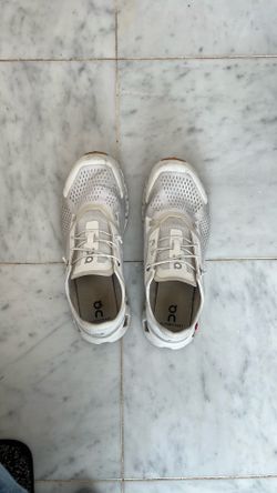 On clouds- women’s