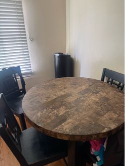 Dinning room table with 4 chairs