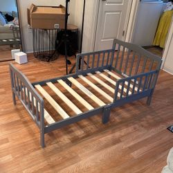 FREE TODDLER BED 