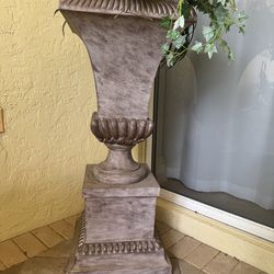 Planter can be used inside or outside