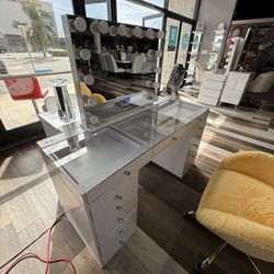 VANITY WITH LED LIGHTS