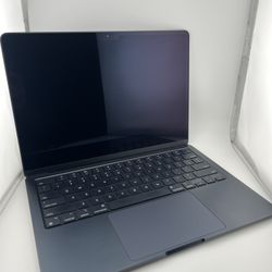 Apple MacBook Air, 2022. M2 Chip, 8GB, 512GB SSD