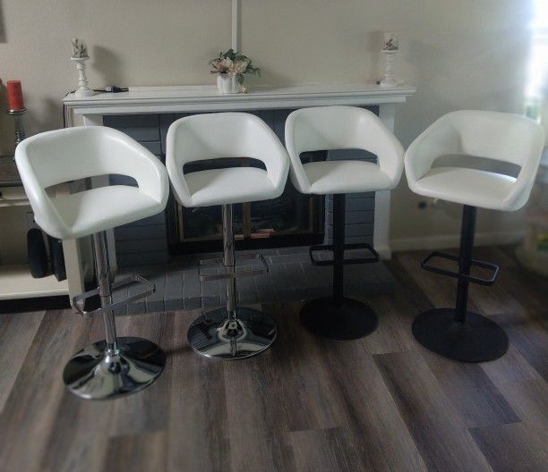 WHITE BAR STOOLS SET OF 2 OR 4 PCS π 35.00 EACH ππ₯ ON SALE π₯