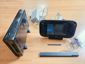 Nintendo Wii U 32GB Console bundle with Gamepad