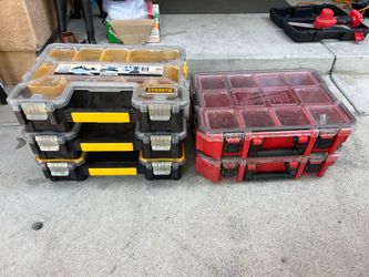5 cajas 2 Milwaukee y 3 dewalt llenas de herramientas trae mucho contenido de cobre tornillos de todo pido $350