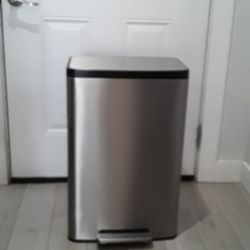 Stainless Steel Trash Can 18 Gallons 