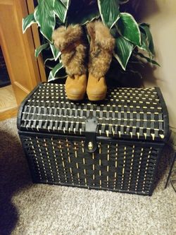 Great for this fall & winter cute boots for stepping out ladies.