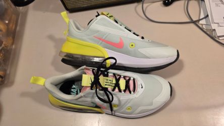 Nike Air Max Women’s Size 7 –  New