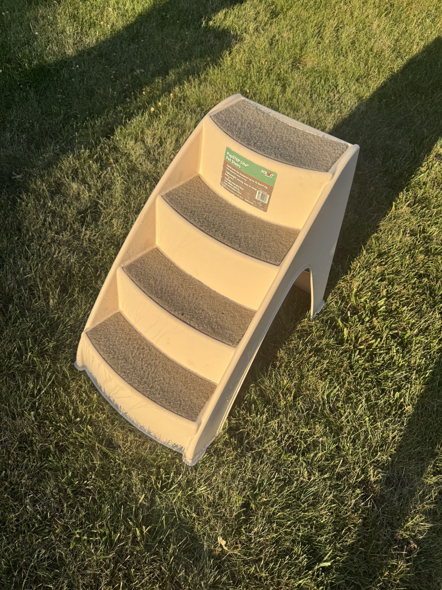 Petsafe cozyup pupstep beige w/nonskid feet- 70lbs