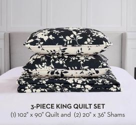 Nine West Silhouette Floral Black and White 3-Piece Quilt Set - Reversible. King - 102" × 90"