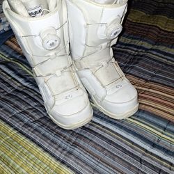 Thirty-two  Snowboard Boots Us 8  Euro 38.5