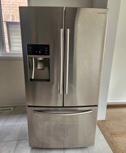 Samsung French Door Refrigerator with Bottom Freezer and Water/Ice