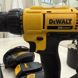 Dewalt drill 1/2 Inch Bundle