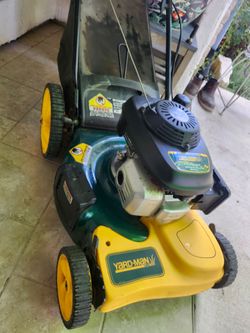 Self-Propelled Lawn Mower Honda Engine