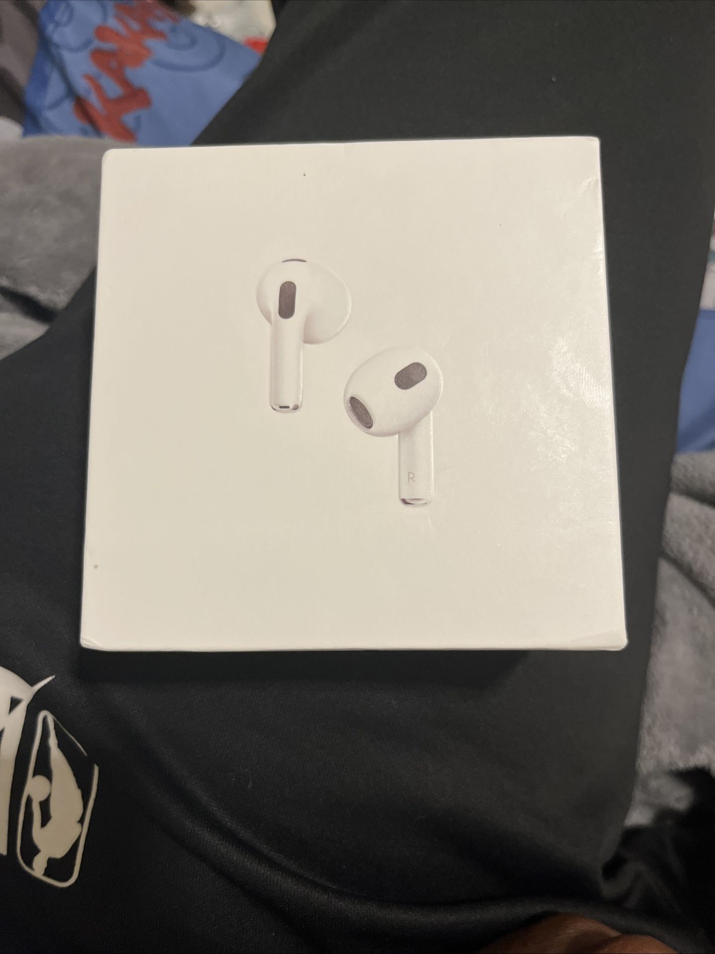 AirPods 4