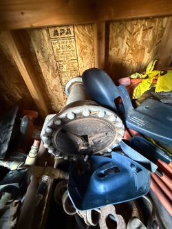 Rigid compact pipe threading machine