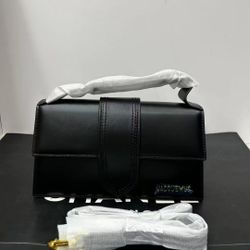 JACQUEMUS Fashionable Handbag