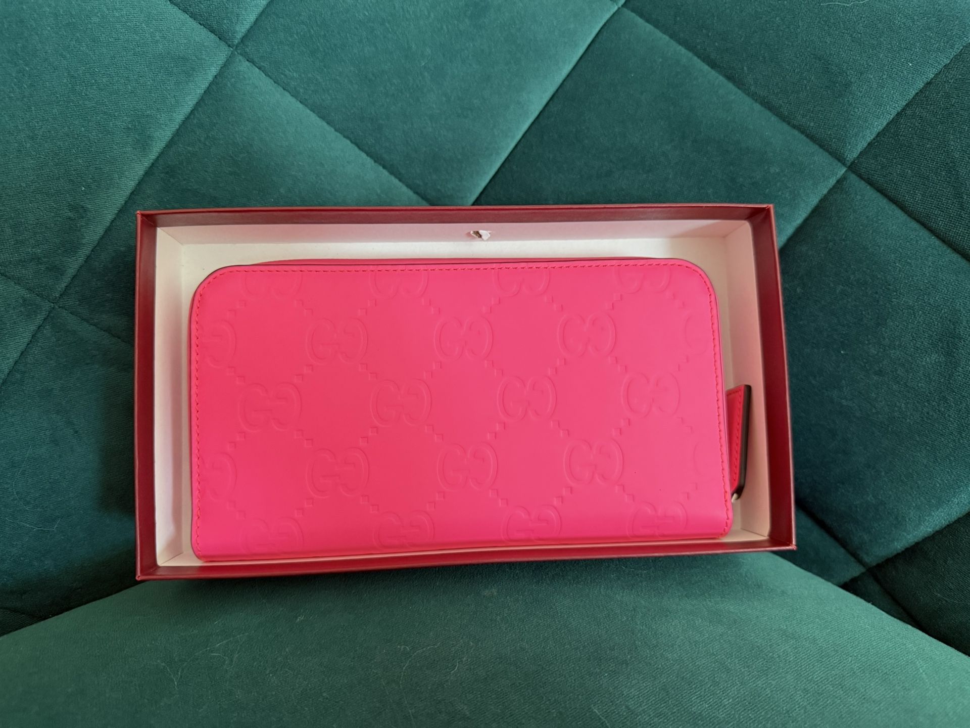π 100% Authentic GUCCI GG Embossed Zip-Around Wallet β Hot Pink π