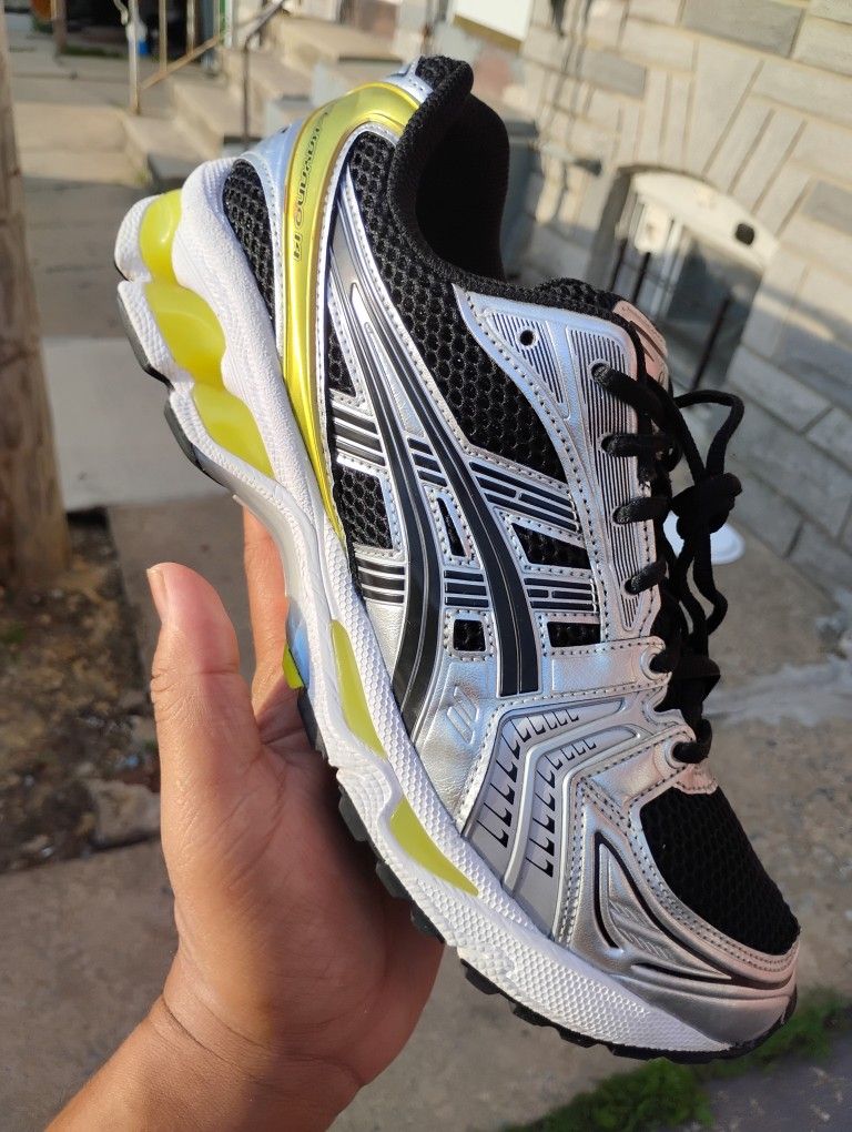 ASICS SIZE 9