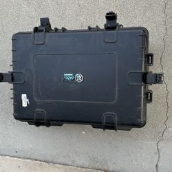 Str8 Wheeling Case - Medium 