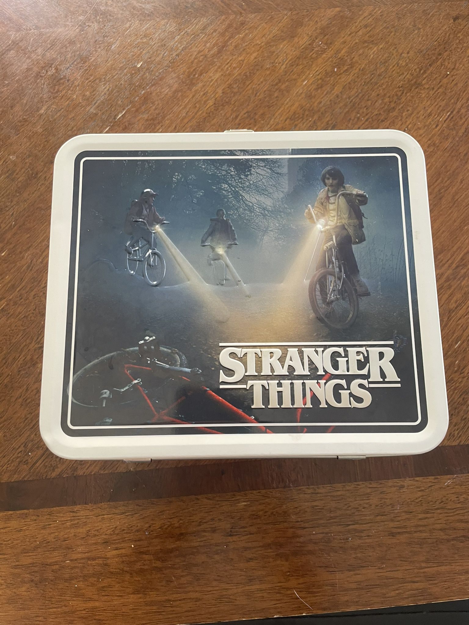 Stranger Things lunch Pale