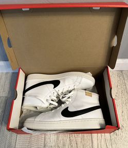 NEW! Men’s Nike Court Royale 2. 10