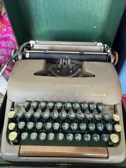 Steling Smith Corona typewriter with case
