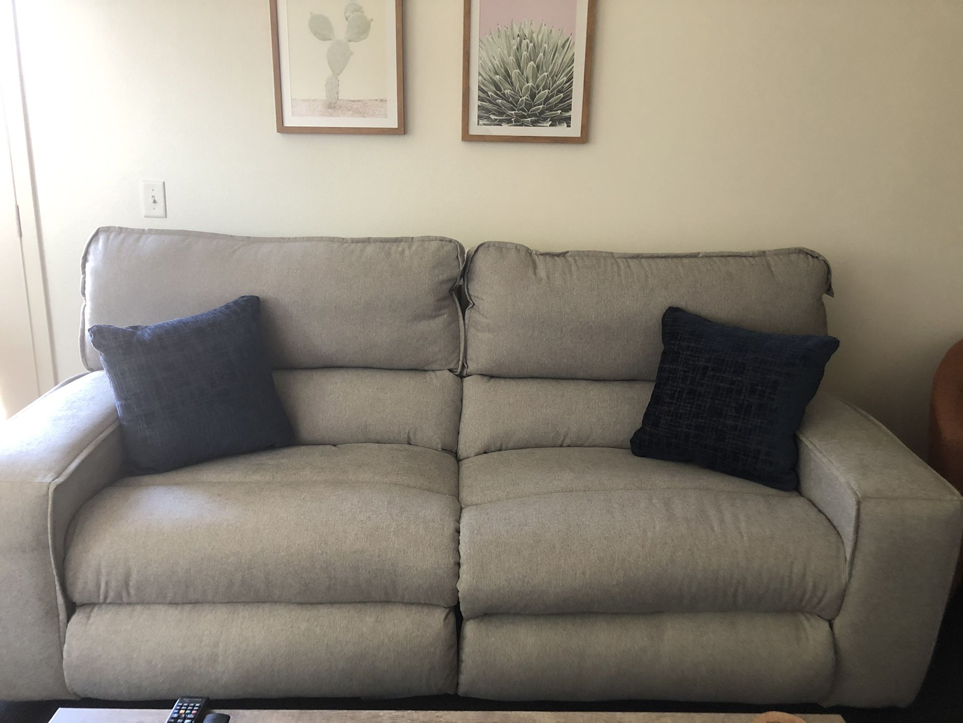 Recliner Couch Great Condition!