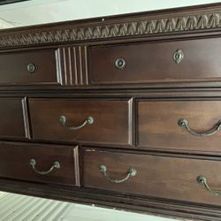 Solid Wood 9-Drawer Dresser – Traditional Cherry Finish
