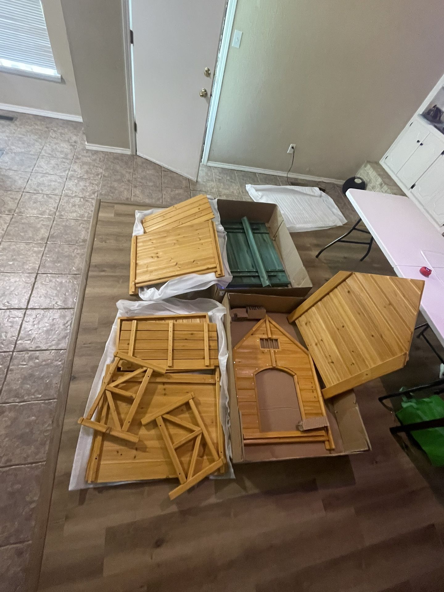 Brand New cedar dog house ($399 Retail, my price is $250)-(Landlord said no pets)