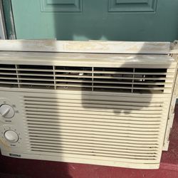 Kenmore AC USED BUT WORKS PERFECT COLD