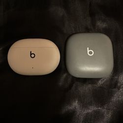Beats Fit Pro (gray) Beats Studio Buds Plus (white)