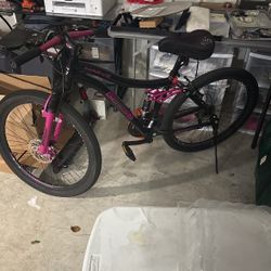 Genesis Maeve mountain Bike W/ Suspension 