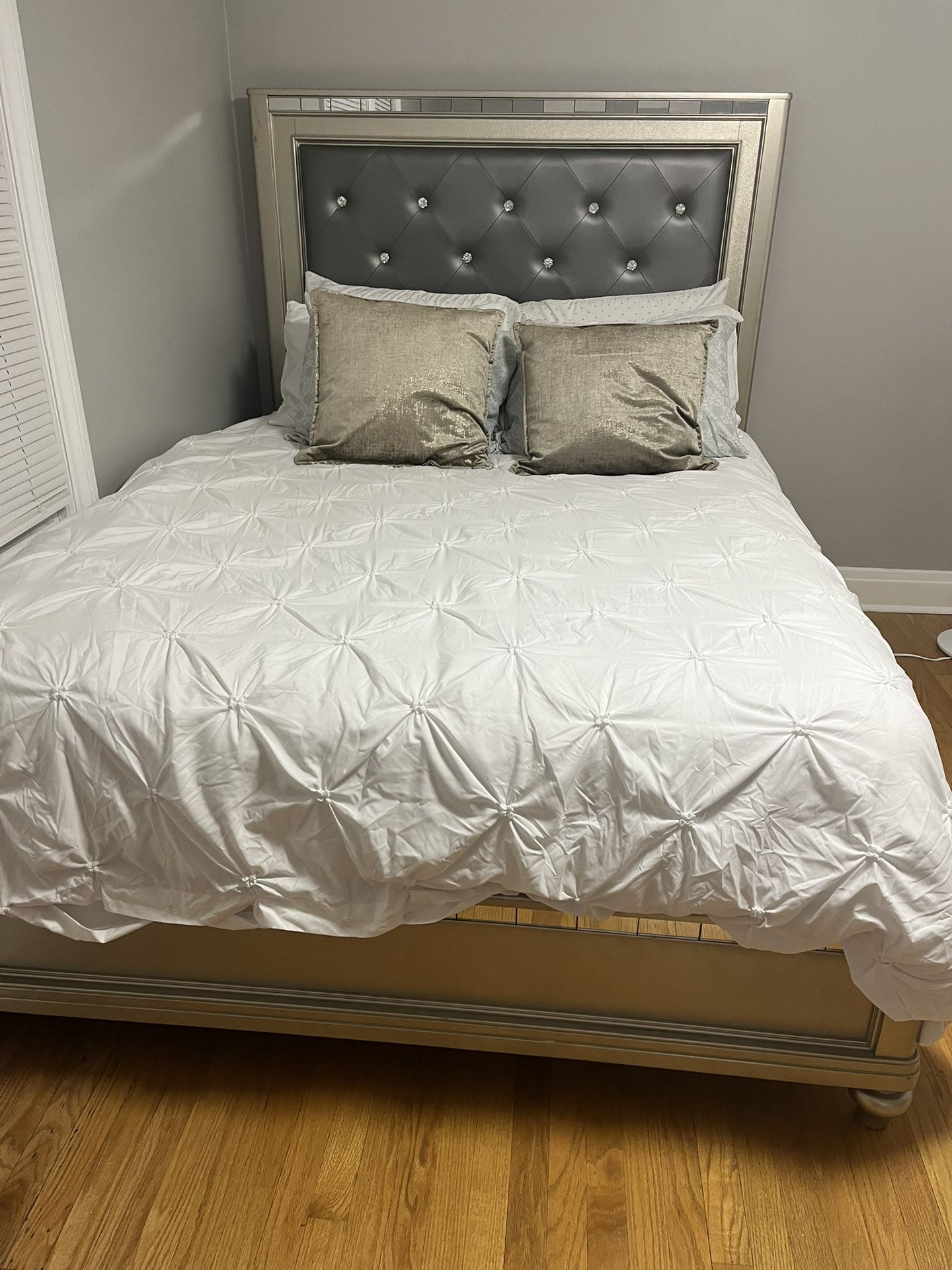 Queen Sized Mattress Bed Frame