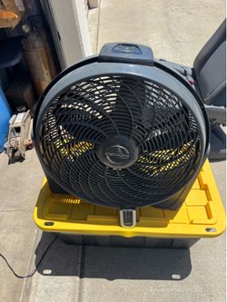 Fan cyclone 20” 3 speed air circulator floor fan for home with remote used in good working condition