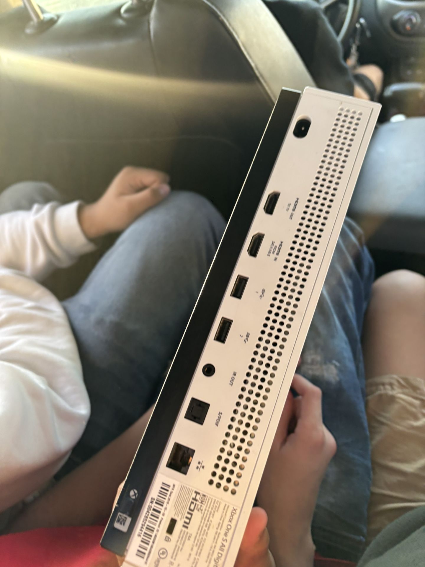 Doesn’t Have Controller Or Anthing Works Good