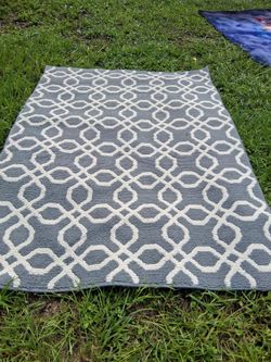NICE 5 BY 7 AREA RUGS