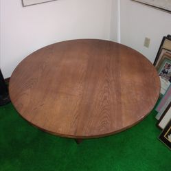 Large 50-in round coffee table
