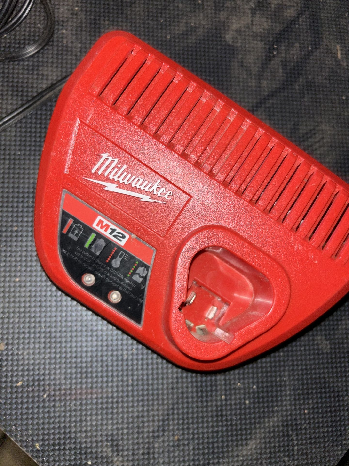 Milwaukee Charger M12