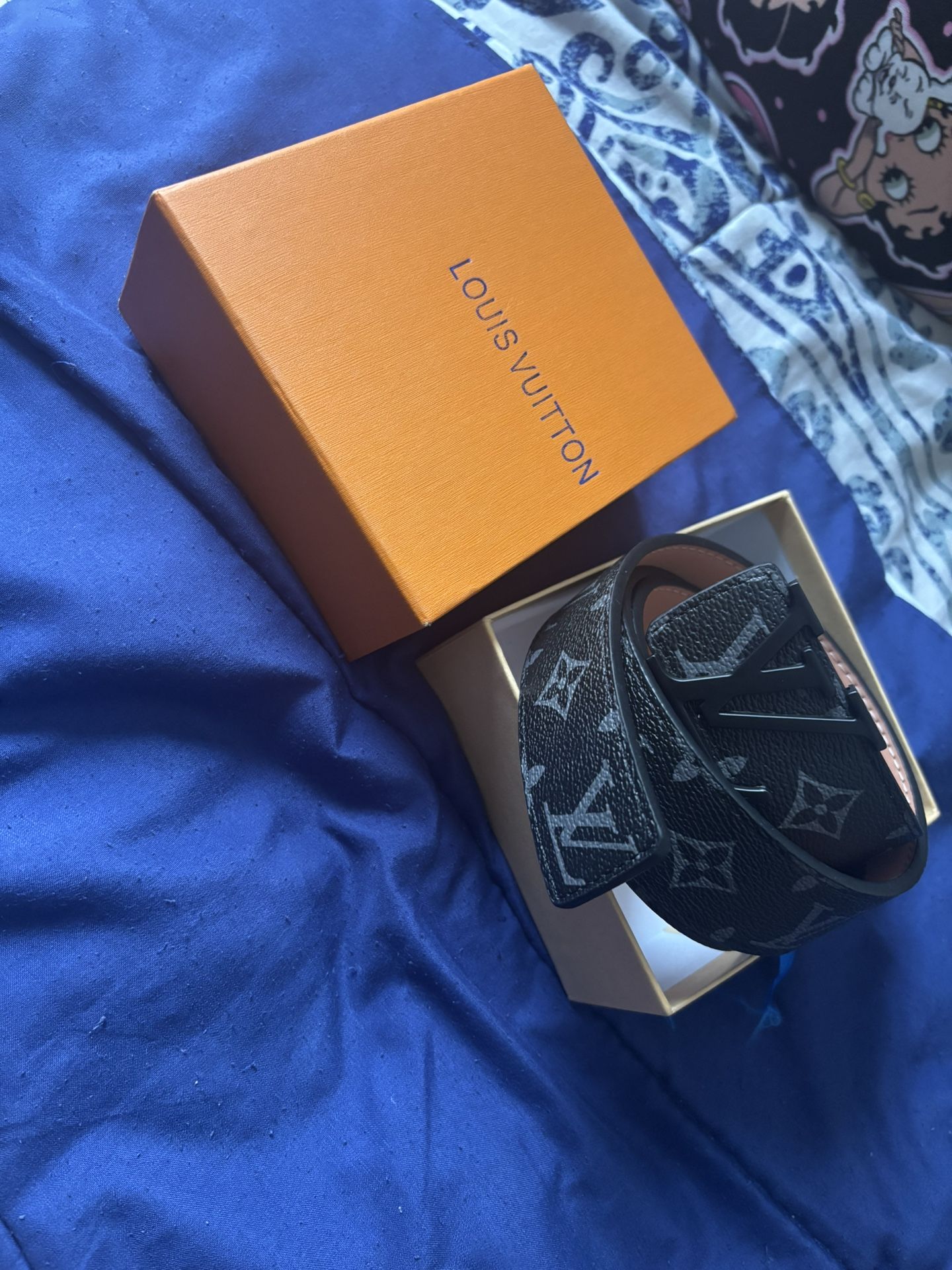 Loui Vuitton Belt
