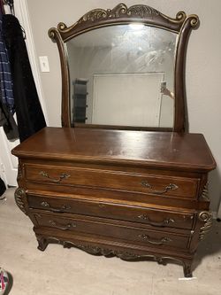 Dresser With Mirror