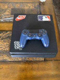 PS4 + Controller and Games