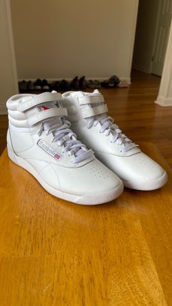 NEW REEBOK CLASSICS size 6.5 Women