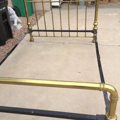 Solid Brass bed head board and foot board with rails. It’s for a double or full size bed. Nice size for small Bedrooms  