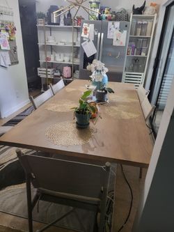 Aida Dinning  Table  By Mercana  For  8 People  Need Going  This Weekend  I Want $800  Original  Price  $1500 Make Me Offer  Please 