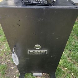 Masterbuilt John McLemore Signature Series 530-Sq. in Black Electric Smoker