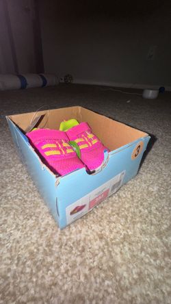 BRAND NEW/never worn  Stride Rite Baby shoes 0-3 mo
