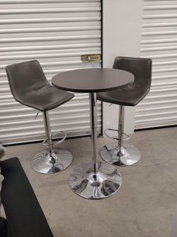 Adjustable Bar Height Table with 2 Adjustable Stools