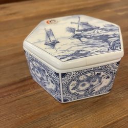 Delft Blue Hexagon Trinket Box With Lid