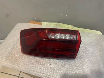2019-2023 Volkswagen Jetta left tail light